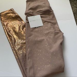 Medium Beyond Yoga Leggins NWT